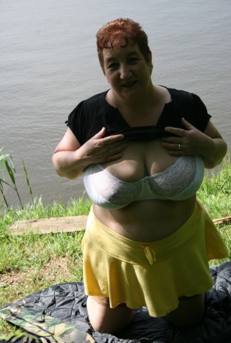 huge granny boobs candid